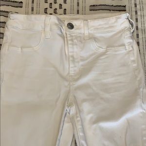 AE hi-rise distressed white jeggings